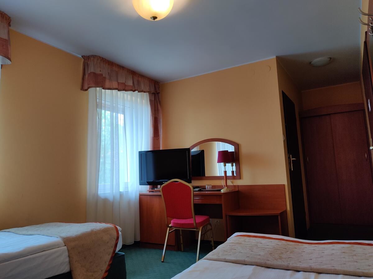Отель HOTEL ŻUŁAWY Эльблонг-38